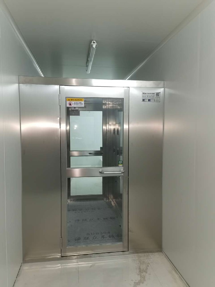 广东炬晶新材料有限公司风淋室安装
